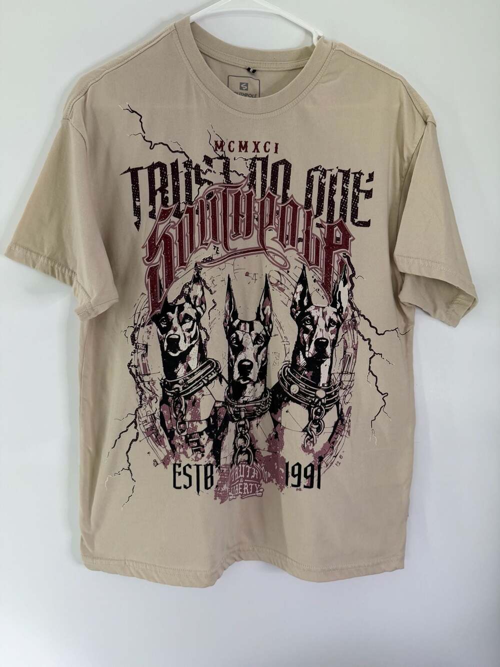 Southpole Trust No One Graphic T-Shirt Doberman Dog Men's Size L Beige